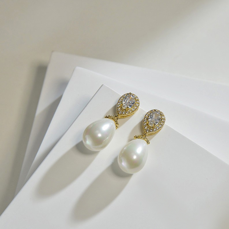 Charming Romantic Women's Pearl Earrings with Rhinestone