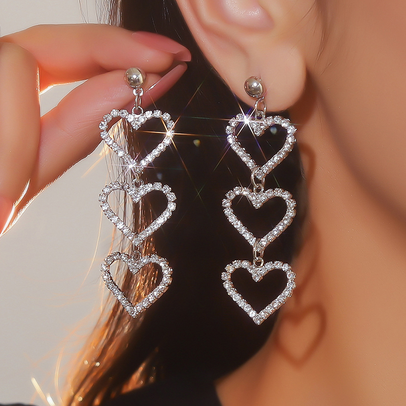 Fashionable Shining Ladies' Heart Rhinestones Earrings 