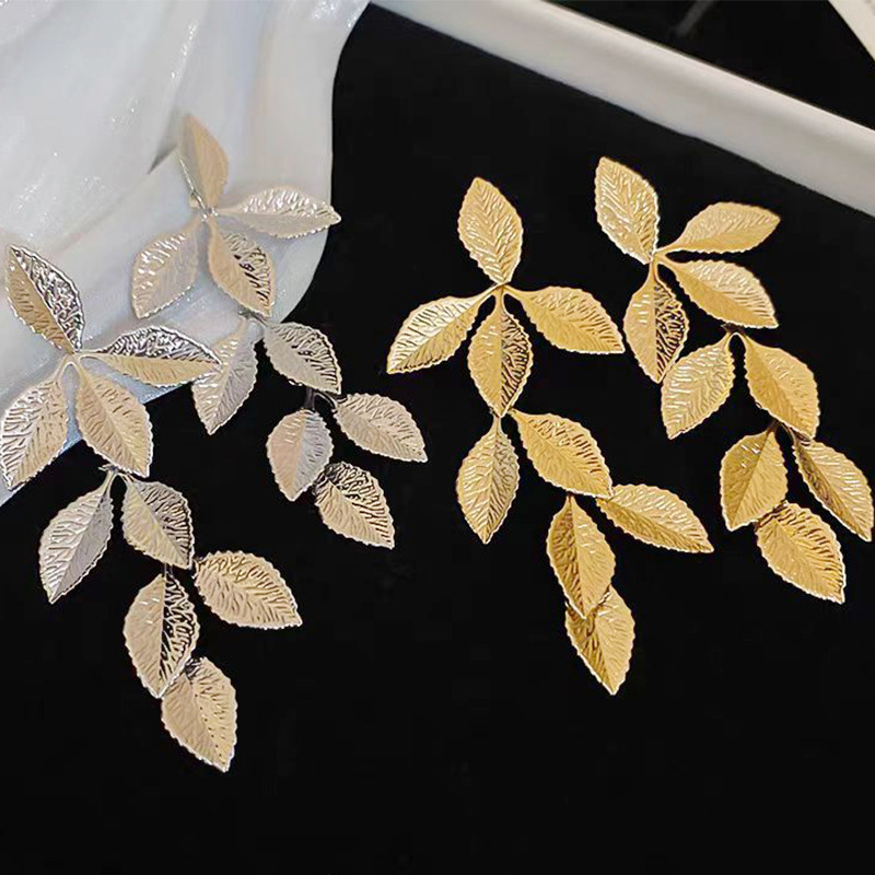 Charming Elegant Women's Leaf Alloy Earrings