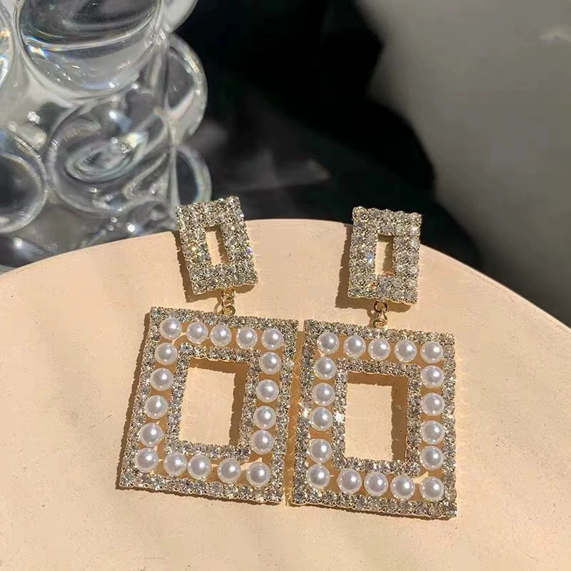 Chic Exquisite Women's Alloy Earrings with Imitation Pearls Rhinestone